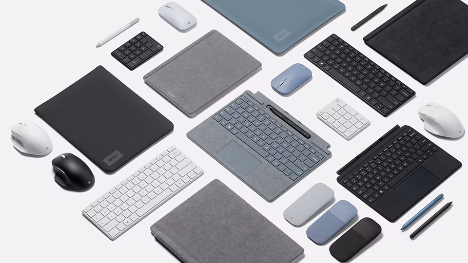 Een collectie Surface-accessoires, gerangschikt in een raster.