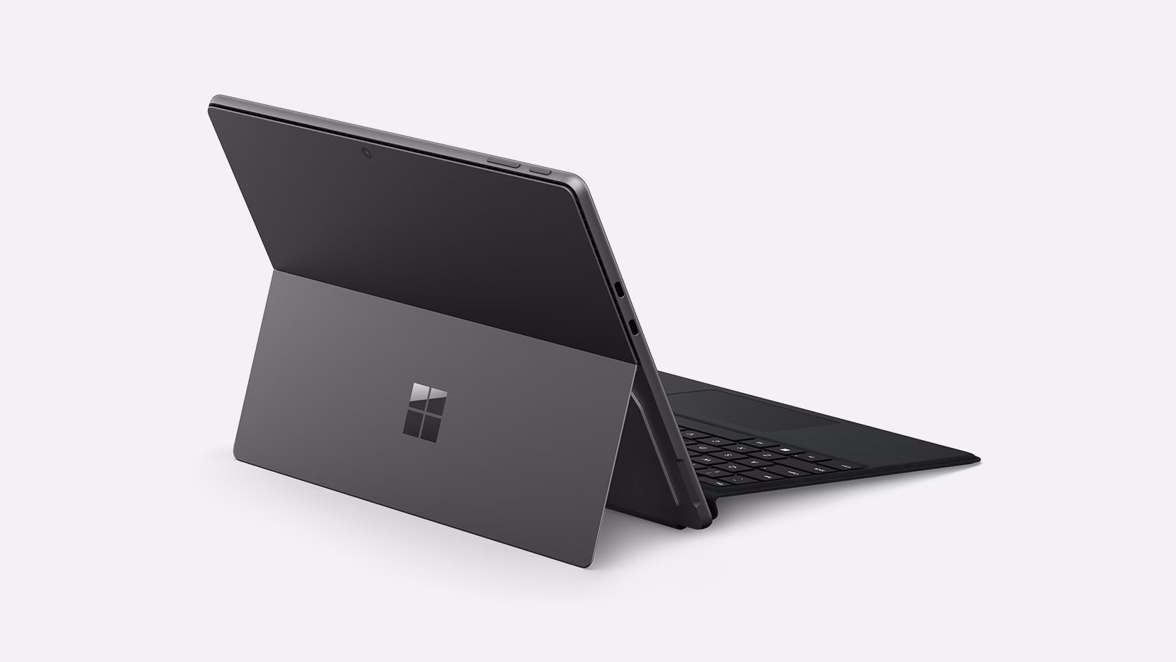 Una vista trasera en ángulo muestra un Teclado para Surface Pro conectado de un dispositivo Surface.