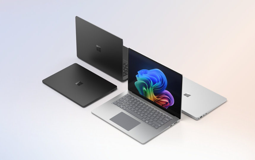 Vier Surface Laptops voor zakelijk gebruik, twee apparaten in Zwart en twee apparaten in Platina, waarvan één open met de afbeelding van de regenboogbloem.